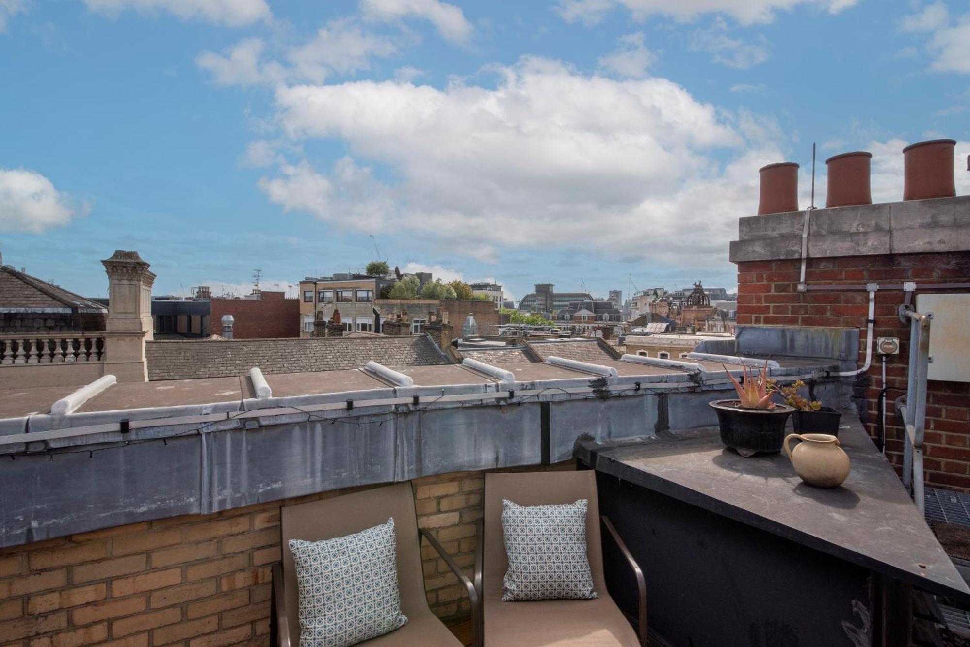 Apartment 3 Bedroom Penthouse With Roof Terrace In Covent Garden London