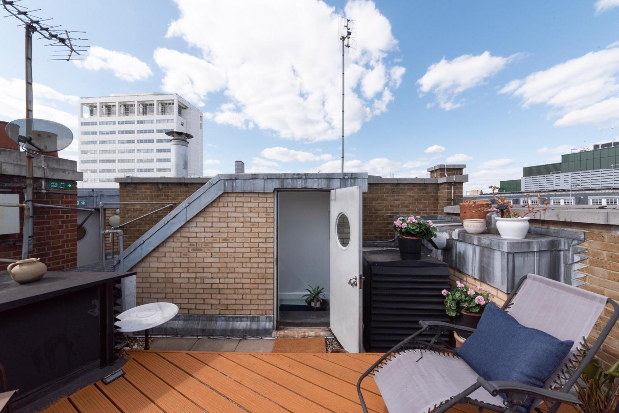 3 Bedroom Penthouse With Roof Terrace In Covent Garden